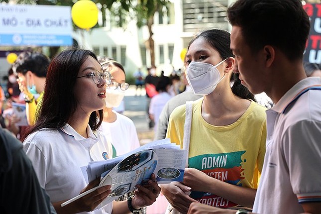 HẠN CUỐI 17h NGÀY 31/7 ĐĂNG KÝ XÉT TUYỂN ĐẠI HỌC 2024, LƯỢNG THÍ SINH TĂNG MẠNH