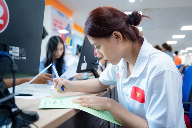 CƠ HỘI NÀO CHO THÍ SINH XÉT TUYỂN VÀO TRƯỜNG Y, DƯỢC VỚI TỔ HỢP C00, D01, A01